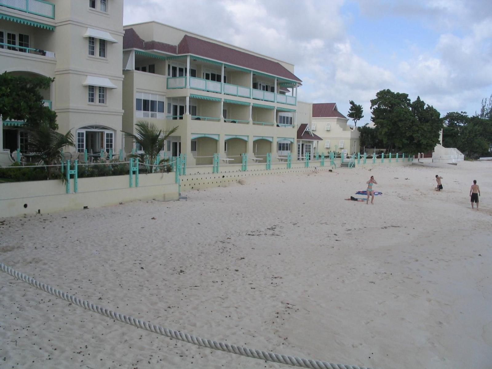 ברידג'טאון Coral Mist Beach Hotel מראה חיצוני תמונה